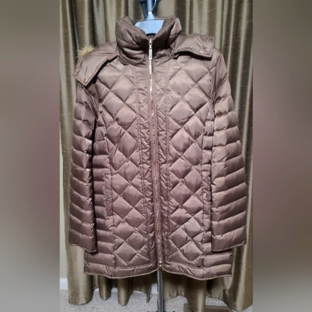 Ladies Kenneth Cole down puffer coat. Size Large